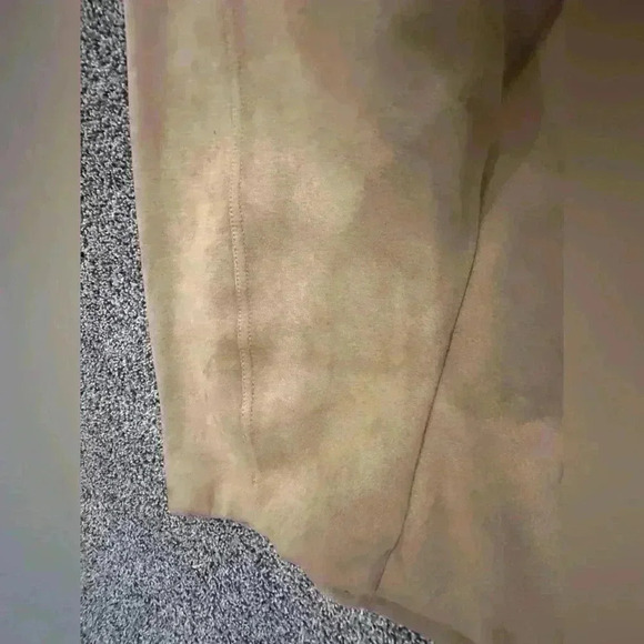 Tahari Faux Suede Leggings in Camel Color Women’s Size Small Stylish Comfortable - Picture 3 of 7